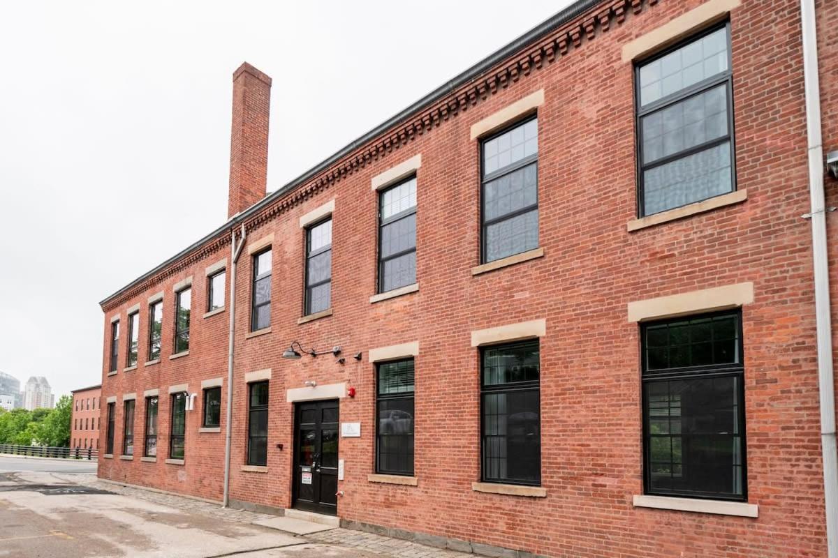 Jennifer'S Vibrant Historic Brick Loft Private Apartment Providence Exterior photo