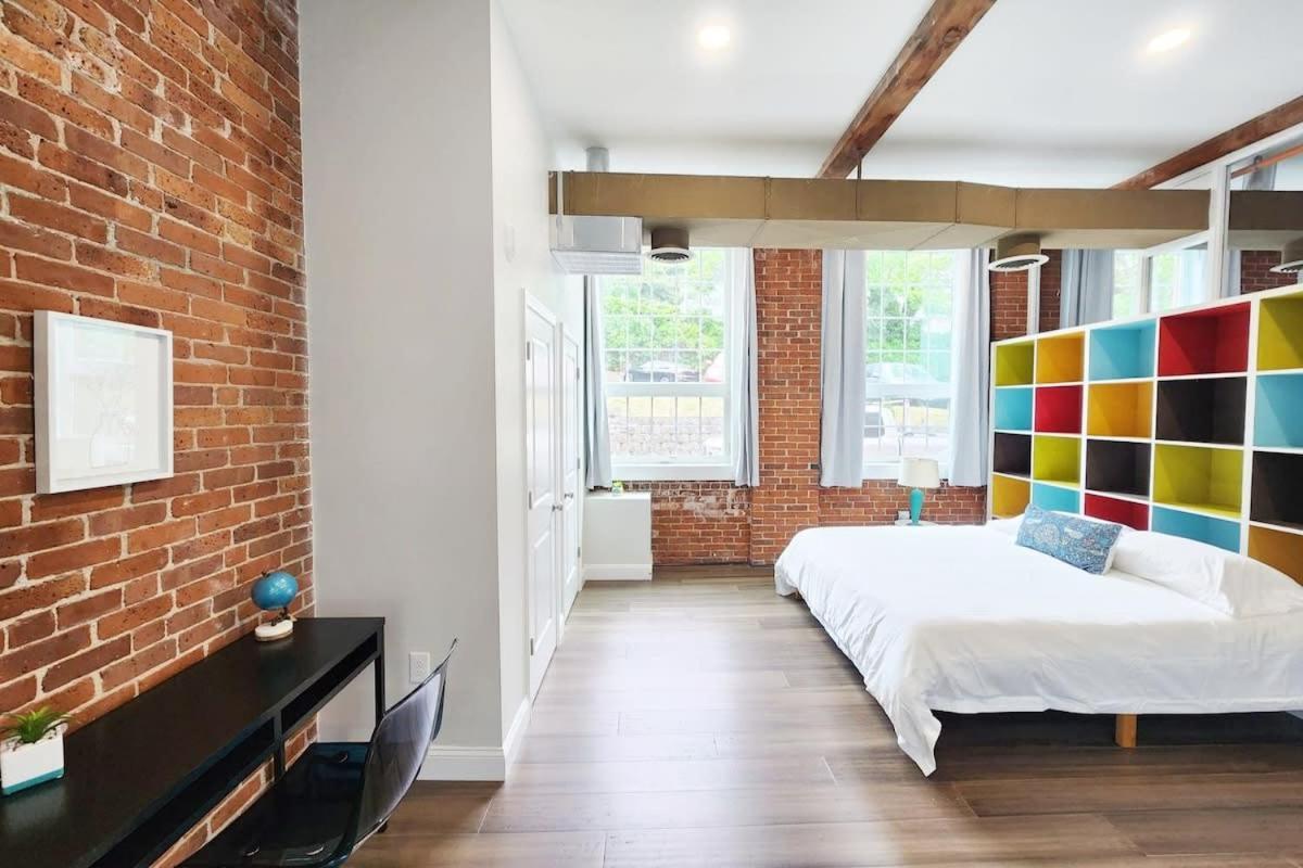 Jennifer'S Vibrant Historic Brick Loft Private Apartment Providence Exterior photo