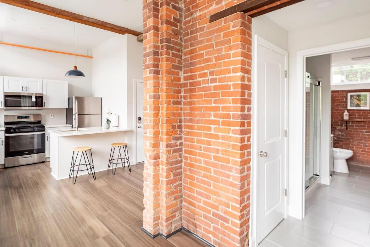 Jennifer'S Vibrant Historic Brick Loft Private Apartment Providence Exterior photo