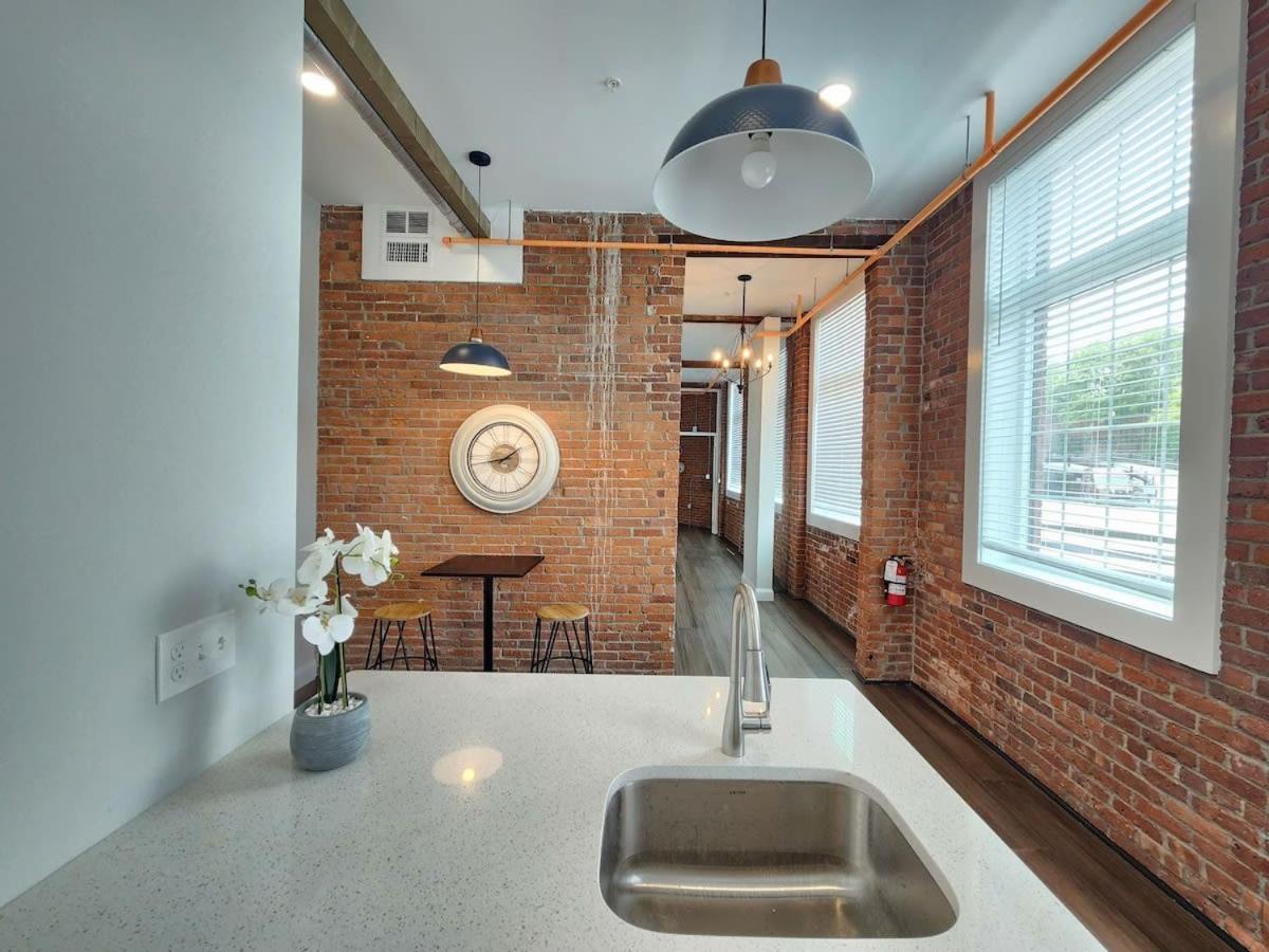 Jennifer'S Vibrant Historic Brick Loft Private Apartment Providence Exterior photo