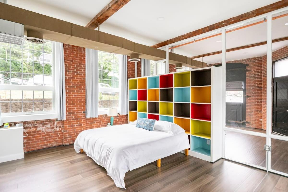 Jennifer'S Vibrant Historic Brick Loft Private Apartment Providence Exterior photo